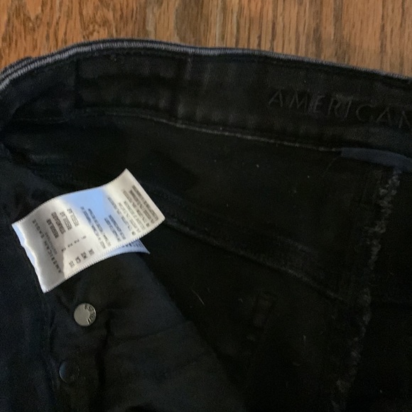 American Eagle Size 2 ripped jeans - Picture 4 of 7